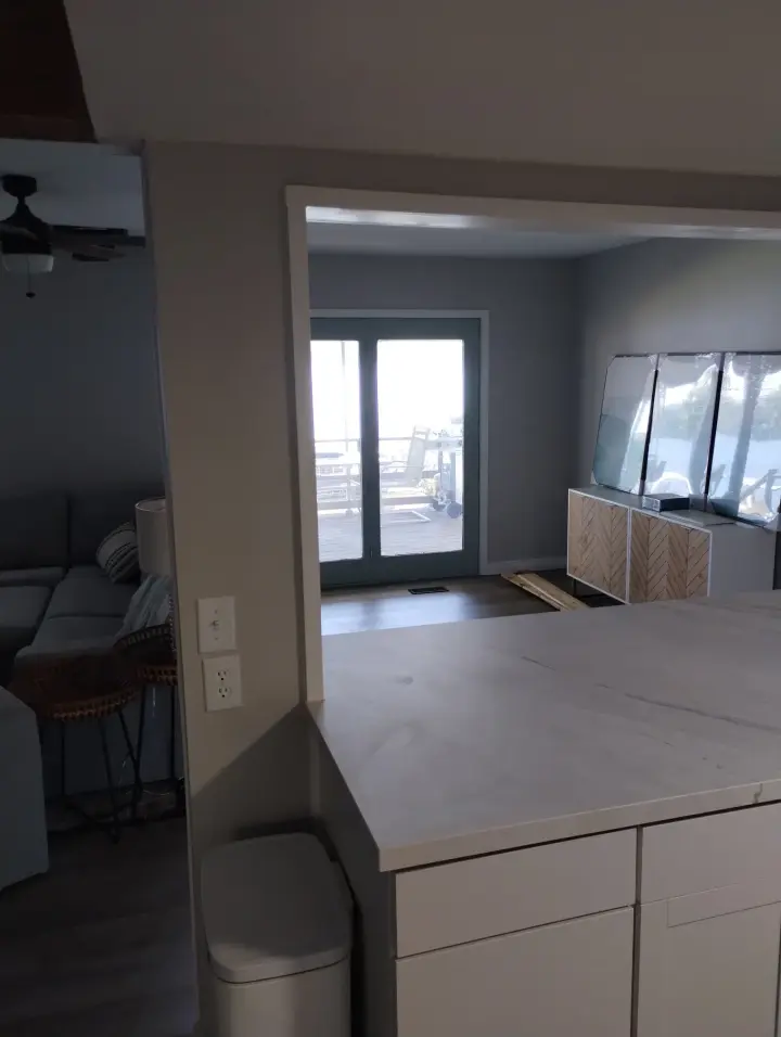 Lake House: Kitchen Living Room