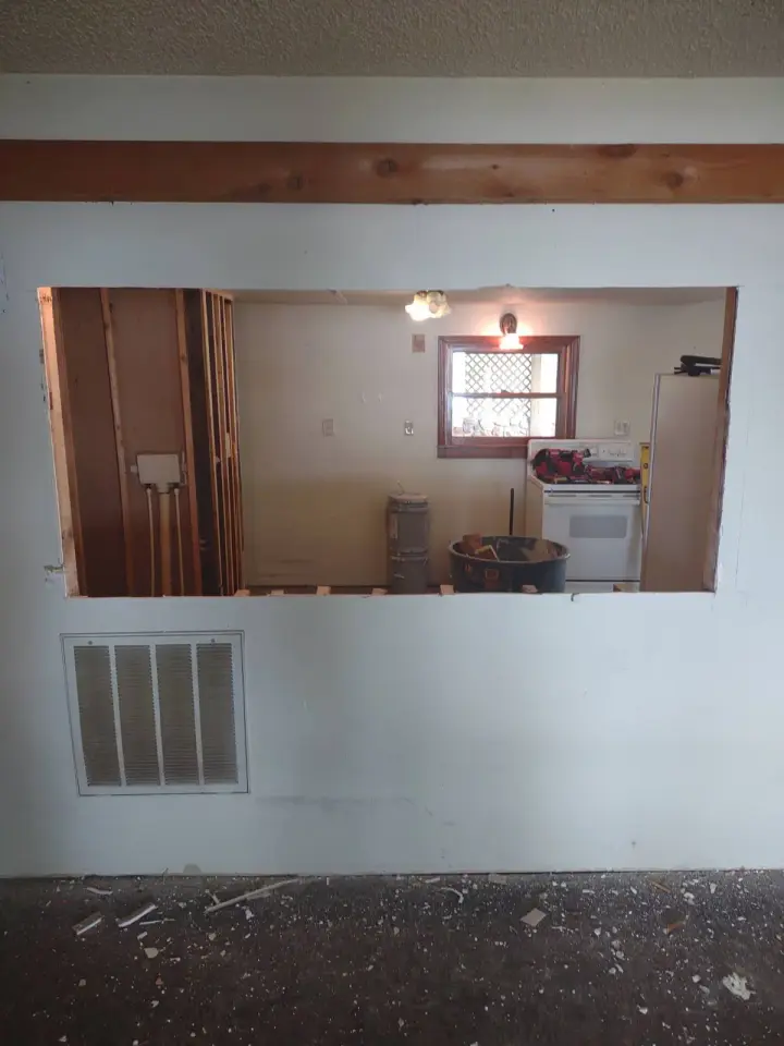 Lake House: Kitchen Window Bar